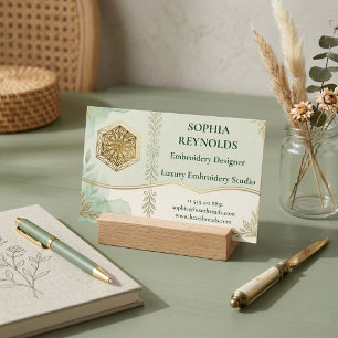 Modern Script Sage Groene Borduurwerk Studio Logo Visitekaartje