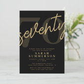Modern Script Sixty Black Gold 70th Birthday Party Kaart (Staand voorkant)