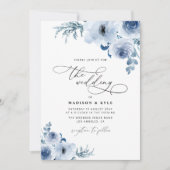 Modern script stoffige blauwe bloemen bruiloft uit kaart (Voorkant)