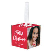 Modern Script Twee Foto Sneeuwvlok Kerst Rood Kubus Ornament (Voorkant hoekig)