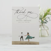 Modern Script Unieke minimalistische foto bruiloft Bedankkaart (Staand voorkant)
