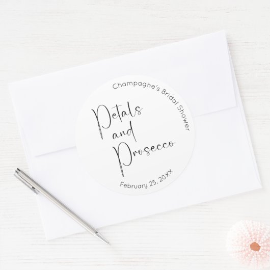 Modern Script Vrijgezellenfeest Petals en Prosecco Ronde Sticker (Envelop)