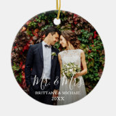Modern Script Wedding Photo Mr. & mevrouw Round Keramisch Ornament (Voorkant)