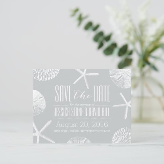 Modern Silver Beach Theme Seashells sparen de Datu Aankondigingskaart (Staand voorkant)