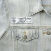 Modern Silver Geometric Name Badge Custom (En situation)