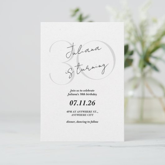 Modern, Simple 30th Birthday Invitation (Debout devant)