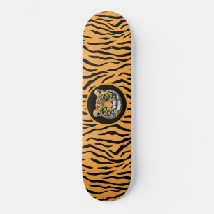 Modern skateboard met wild tijgerpatroon