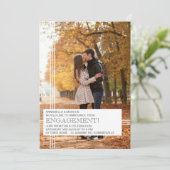 Modern Stripes Engagement Partie Photo Invitation (Debout devant)