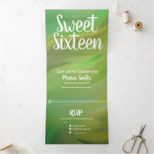 Modern Sweet 16 Marble Forest Green Swirls Drieluik Uitnodiging (Binnen)