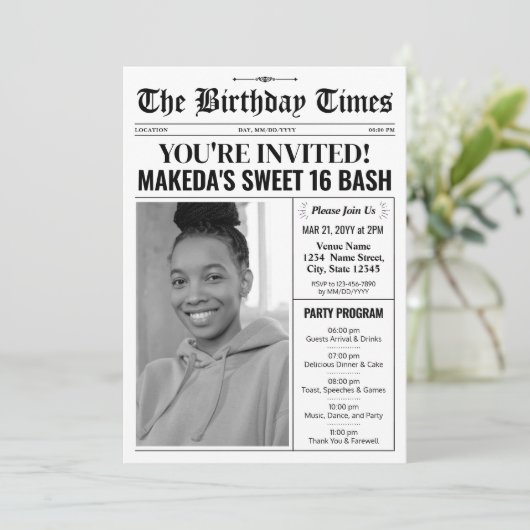 Modern Sweet 16 Uitnodiging met Programma Krant (Staand voorkant)