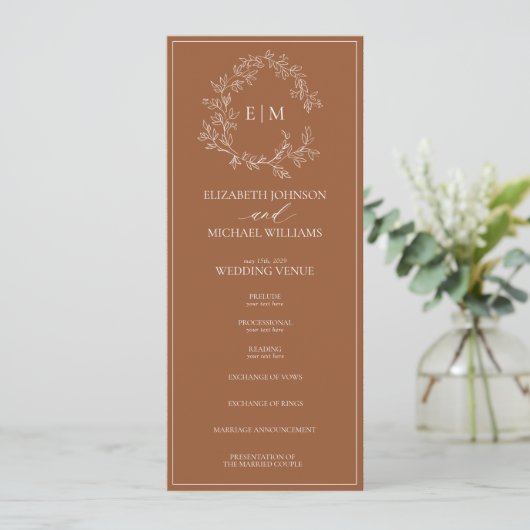 Modern Terracotta Leafy Crest Monogram Weddenschap Programma (Staand voorkant)