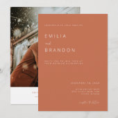 Modern Terracotta Wedding Invitation met Foto Kaart (Voorkant / Achterkant)
