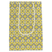 Modern Trendy Grey and White Mosaic Pattern Medium Cadeauzakje (Achterkant)