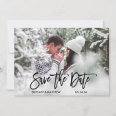Modern trendy penseelscript paar foto Verloving Save The Date (Voorkant)