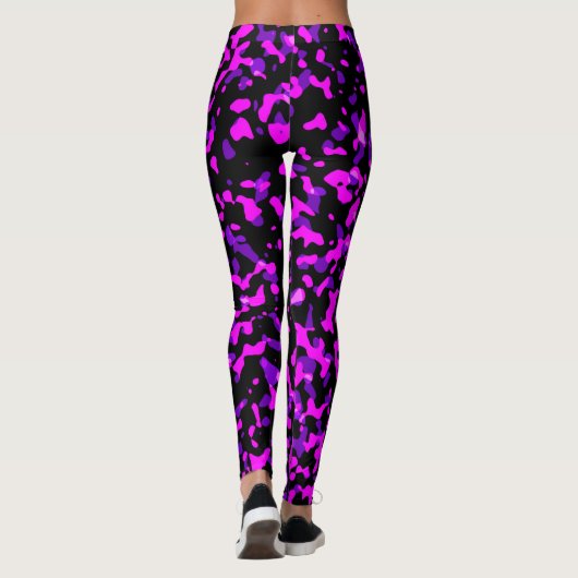 Modern Trendy Roze en Paarse Camouflage Patroon Leggings (Achterkant)