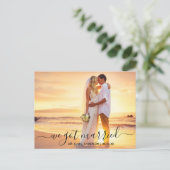 Modern Trendy Script Photo We zijn getrouwd Briefkaart (Staand voorkant)