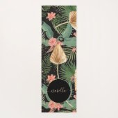 Modern Tropical Green Palm Flowers Monogram Black Yogamat (Achterkant)