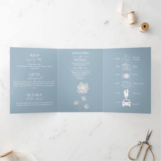 Modern Typografie Dusty Blue Botanical Wedding Drieluik Uitnodiging (Binnen)