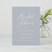 Modern usty Blue Script Bridal Shower Invitation Kaart (Staand voorkant)