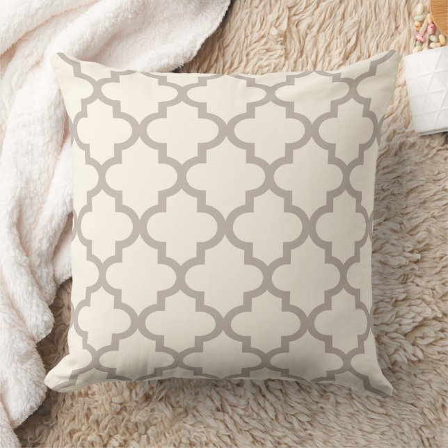Modern Warm Grey Moroccan Quatrefoil Pattern Kussen (Deken)
