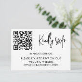 Modern Wedding RSVP Card with QR Code (Debout devant)