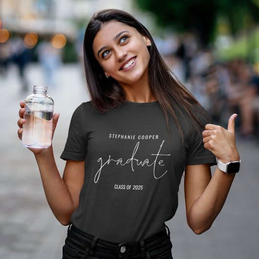 Modern White Script Afstuderen naam 2025 Afstudere T-shirt