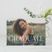 Modern White Serif Afstuderen Foto Afstuderen Kaart (Staand voorkant)