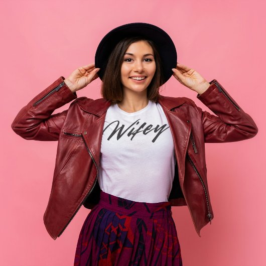 Modern Wifey Eenvoudig zwart-wit script T-shirt