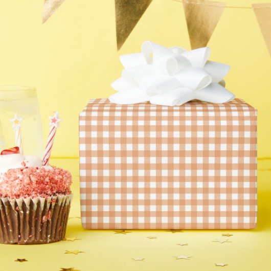 Modern wit en Sinaasappel Gingham Plaid Cadeaupapier (Verjaardagsfeest)