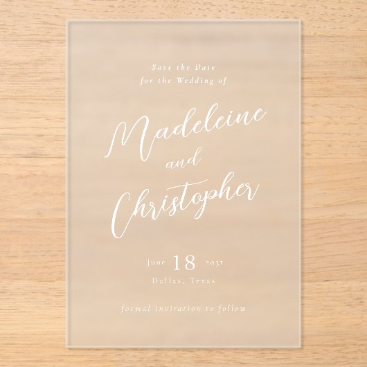 Modern wit kalligrafie script Clear Wedding Acryl Uitnodigingen (Voorkant)
