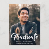 Modern wit penseel belettering afstuderen uitnodig briefkaart (Voorkant)