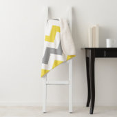 Modern Yellow Gray Chevron Pattern Sherpa Deken (In situ)