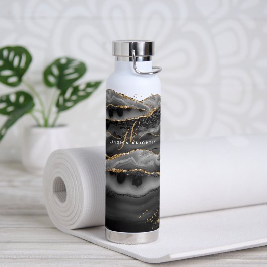 Modern Zwart Agaat Goud Glitter Script Monogram Waterfles (Yoga)
