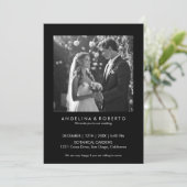 Modern Zwart Eenvoudige Bruiloft Uitnodiging Met F (Staand voorkant)