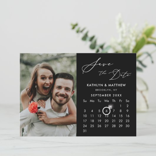 Modern Zwart Elegant Script Aangepaste Kalender Fo Save The Date (Staand voorkant)