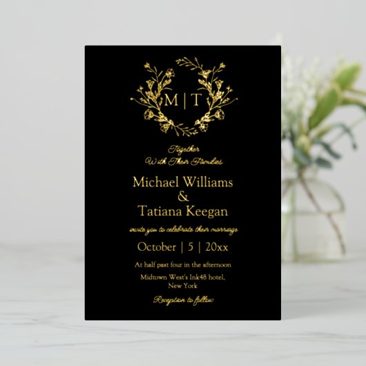 Modern zwart en goud botanische monogram bruiloft folie uitnodiging (Staand Voorkant)