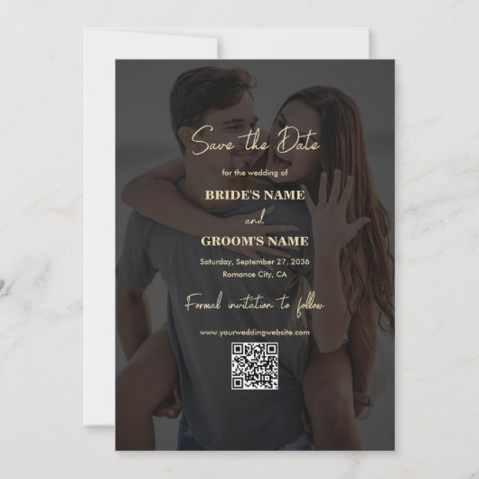 Modern Zwart Goud Foto Overlay QR Code Bruiloft Save The Date (Voorkant)