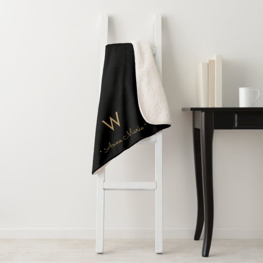 Modern Zwart Goud Script Monogram Sherpa Deken (In situ)