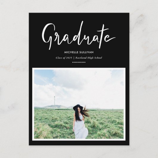Modern zwart | handgeschreven afstuderen script | aankondigingskaart (Voorkant)