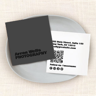 Modern Zwart op zwart Vetgedrukte Typografie QR-co Vierkante Visitekaartje