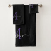 Modern zwart Paarse Violet Monogram Script Naam Bad Handdoek (Insitu)