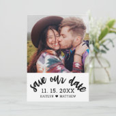 Modern zwart script foto minimalistische bruiloft save the date (Staand voorkant)