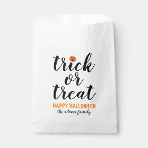 Modern zwart script Trick or treat Halloween Bedankzakje