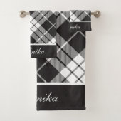 Modern zwart wit Buffalo Plaid gepersonaliseerd Bad Handdoek (Insitu)