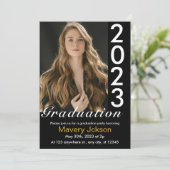 Modern Zwart-wit Foto Afstuderen Invitatio Kaart (Staand voorkant)