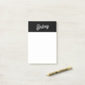 Modern zwart wit gepersonaliseerd monogram en naam post-it® notes (Op bureau)
