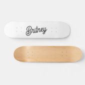 Modern zwart wit gepersonaliseerd monogram en naam skateboard (Horizontaal)