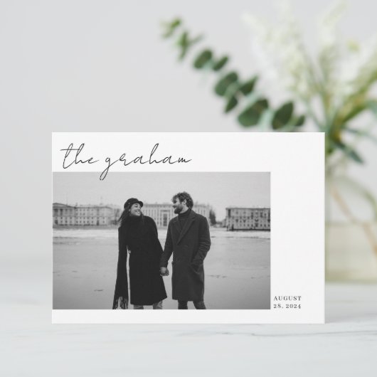 Modern Zwart Wit Script Foto Bruiloft Bedankkaart (Staand voorkant)