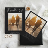 Modern Zwart Wit Script Foto Bruiloft uitnodiging