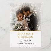 Modern zwart wit script foto minimale bruiloft folie uitnodiging (Voorkant)